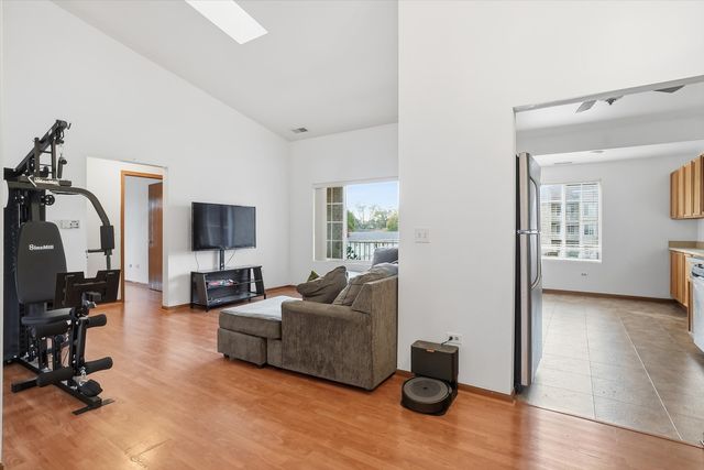 4223 W 76th Street 204, Chicago, IL 60652