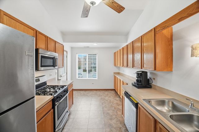 4223 W 76th Street 204, Chicago, IL 60652