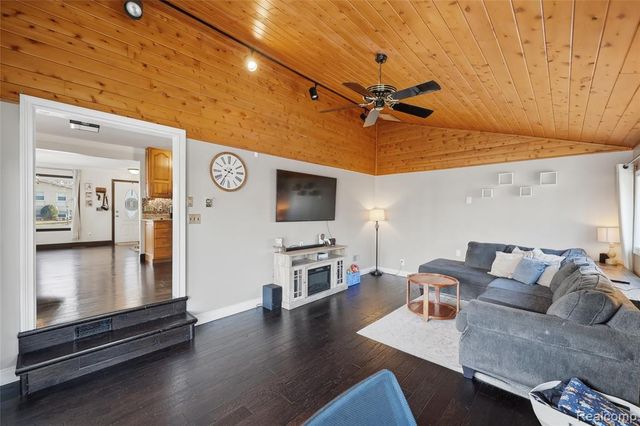 50661 Jim Drive, Chesterfield, MI 48047