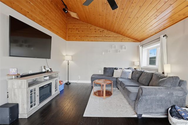 50661 Jim Drive, Chesterfield, MI 48047