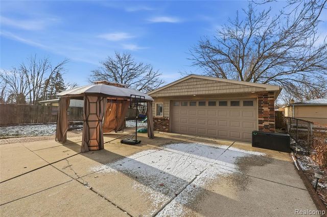 50661 Jim Drive, Chesterfield, MI 48047