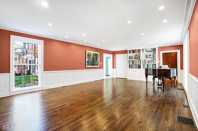 2505 Riverside Drive, Columbus, IN 47201