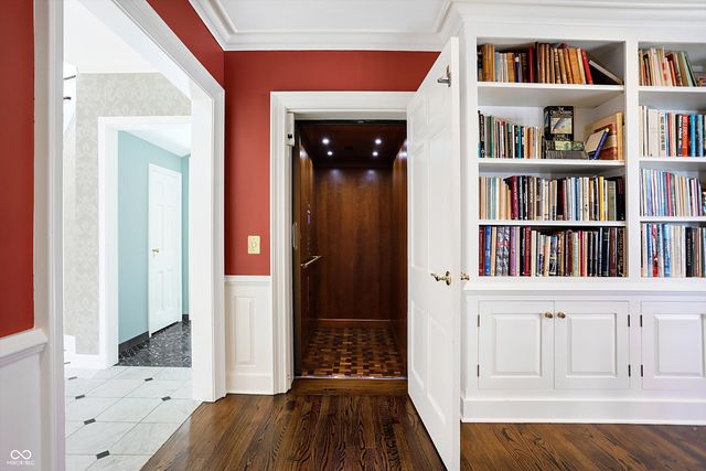 2505 Riverside Drive, Columbus, IN 47201