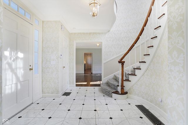 2505 Riverside Drive, Columbus, IN 47201