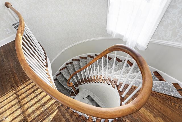 2505 Riverside Drive, Columbus, IN 47201