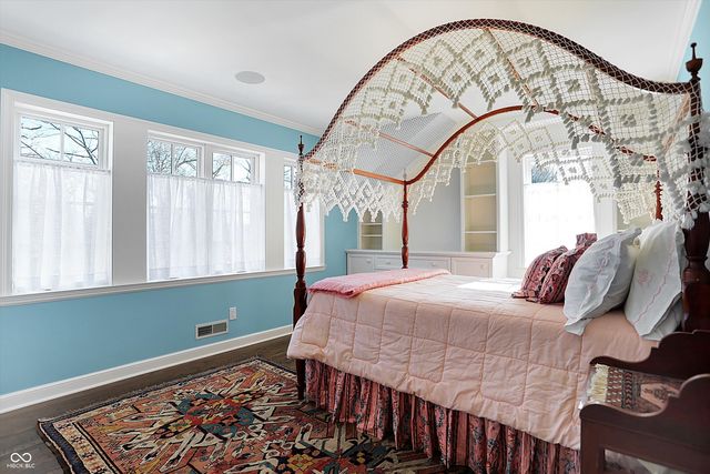 2505 Riverside Drive, Columbus, IN 47201