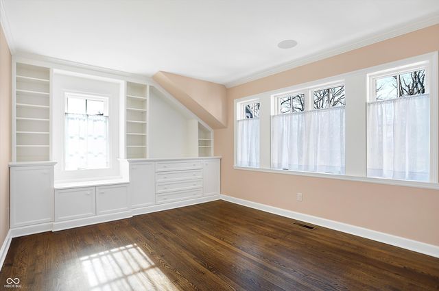 2505 Riverside Drive, Columbus, IN 47201