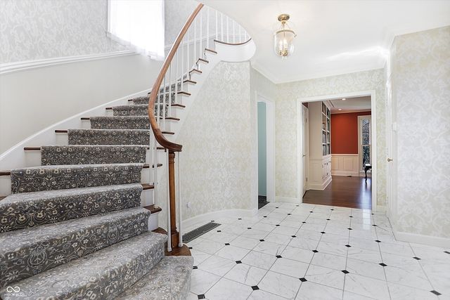 2505 Riverside Drive, Columbus, IN 47201