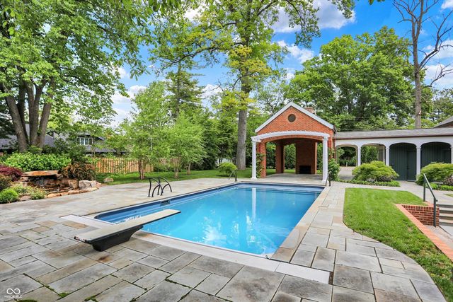 2505 Riverside Drive, Columbus, IN 47201