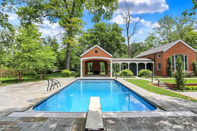 2505 Riverside Drive, Columbus, IN 47201