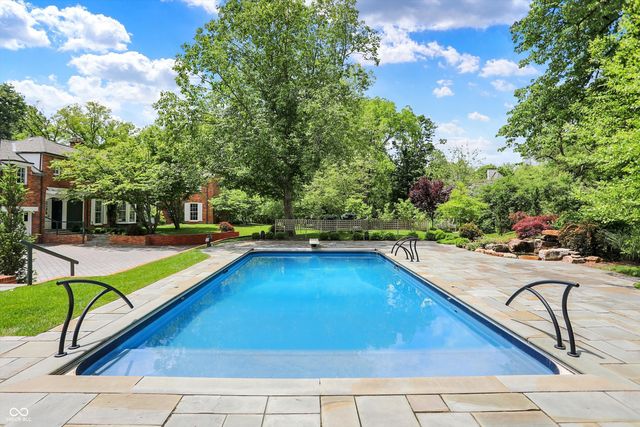 2505 Riverside Drive, Columbus, IN 47201