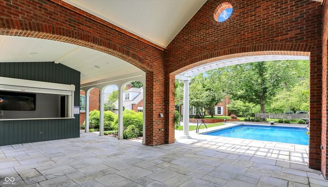 2505 Riverside Drive, Columbus, IN 47201