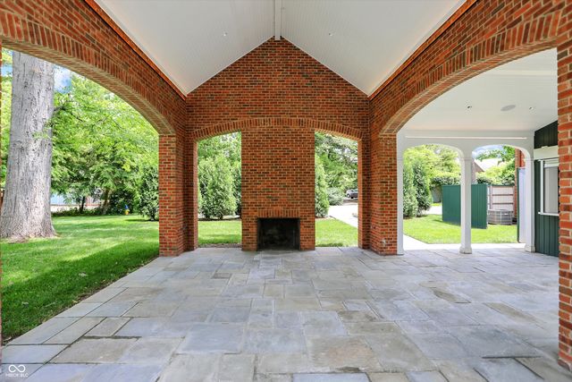 2505 Riverside Drive, Columbus, IN 47201