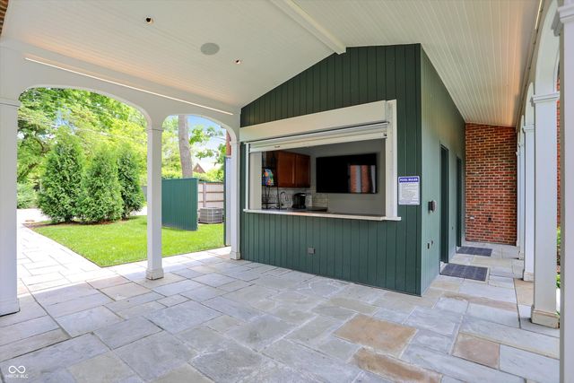 2505 Riverside Drive, Columbus, IN 47201