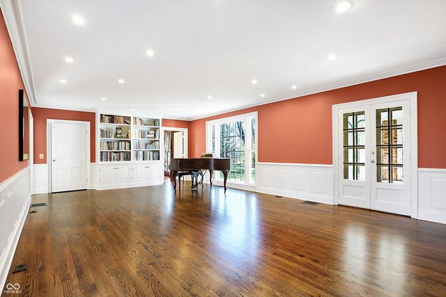 2505 Riverside Drive, Columbus, IN 47201