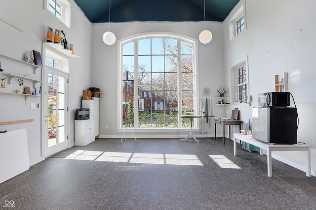 2505 Riverside Drive, Columbus, IN 47201