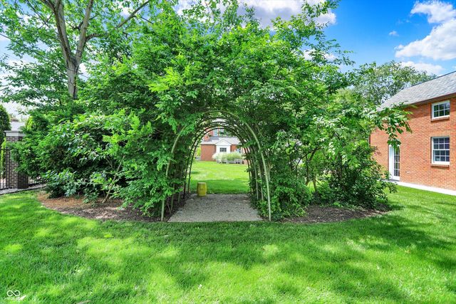 2505 Riverside Drive, Columbus, IN 47201