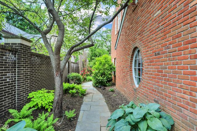 2505 Riverside Drive, Columbus, IN 47201