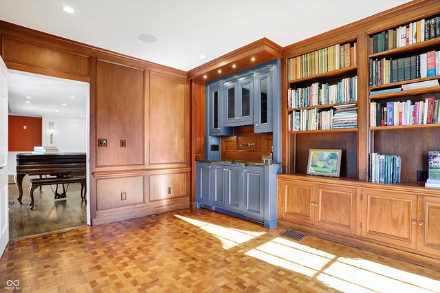 2505 Riverside Drive, Columbus, IN 47201