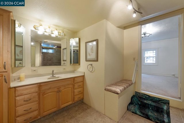 477 W 10Th St, Pittsburg, CA 94565