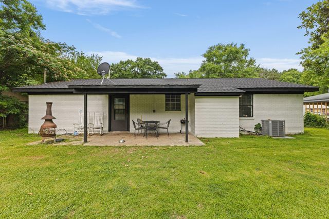 202 Elizabeth Ave., Petal, MS 39465