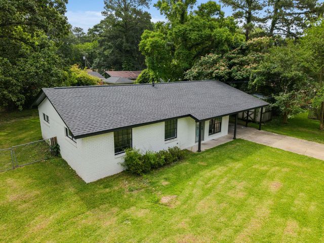 202 Elizabeth Ave., Petal, MS 39465