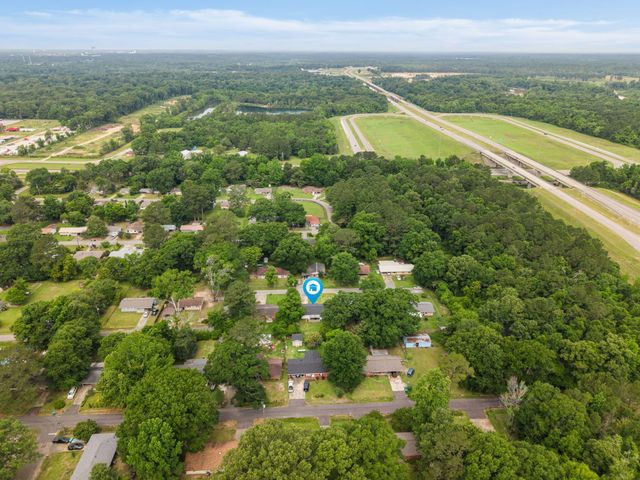 202 Elizabeth Ave., Petal, MS 39465