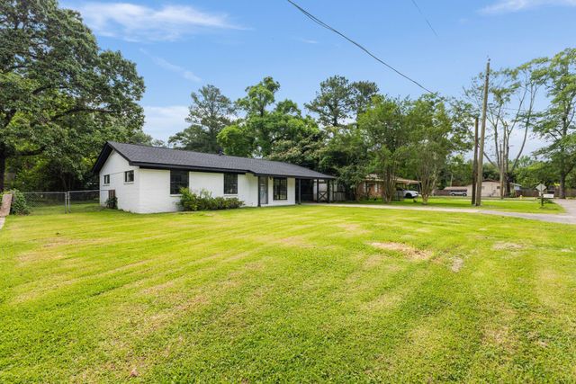 202 Elizabeth Ave., Petal, MS 39465