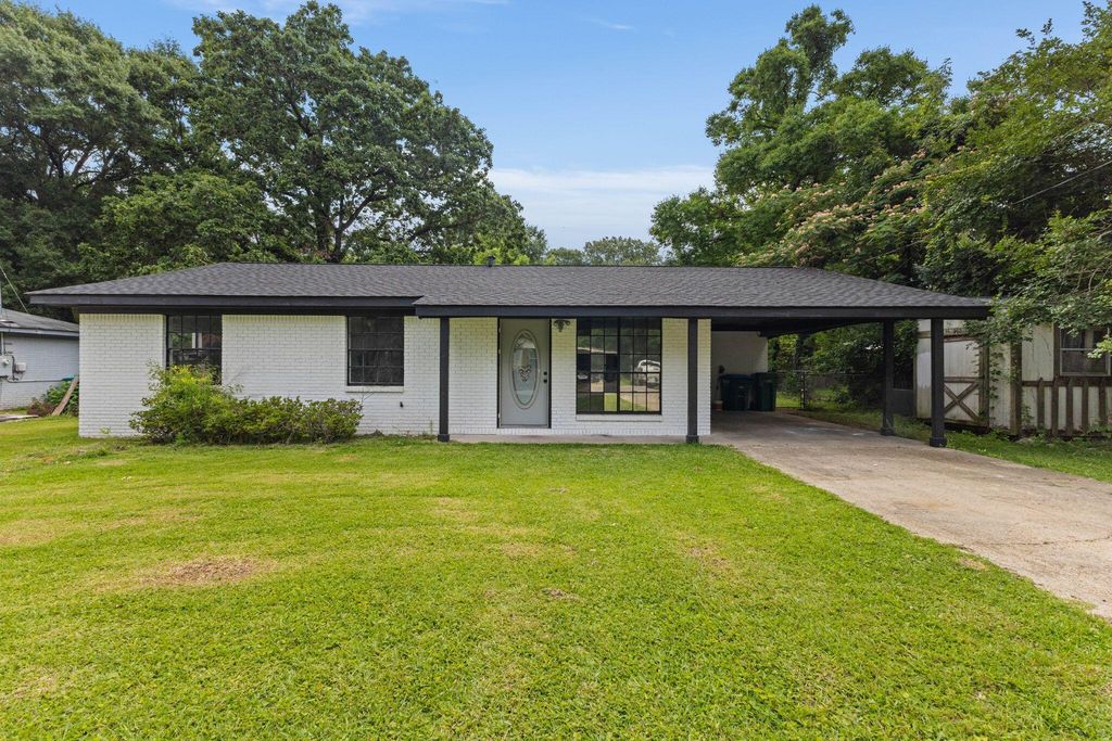 202 Elizabeth Ave., Petal, MS 39465