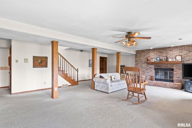407 CHARTER OAK Drive, Sherman, IL 62684