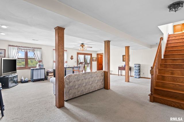 407 CHARTER OAK Drive, Sherman, IL 62684