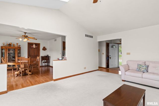 407 CHARTER OAK Drive, Sherman, IL 62684