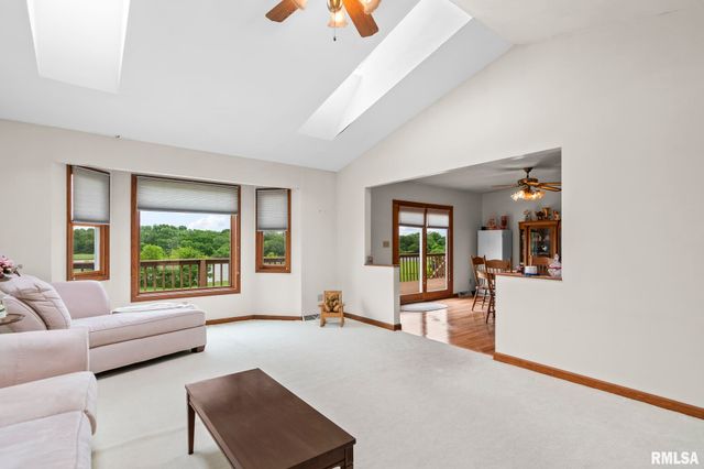 407 CHARTER OAK Drive, Sherman, IL 62684