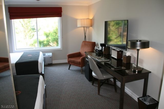 2 Chamonix Dr 402, Vernon Twp., NJ 07462