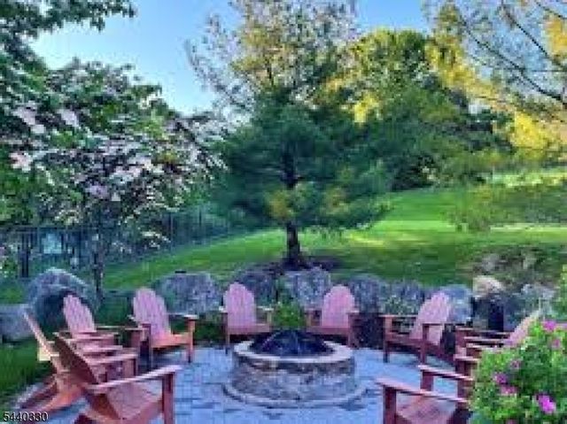2 Chamonix Dr 402, Vernon Twp., NJ 07462