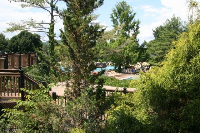 2 Chamonix Dr 402, Vernon Twp., NJ 07462