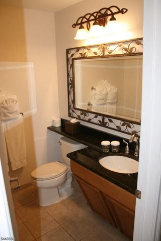2 Chamonix Dr 402, Vernon Twp., NJ 07462