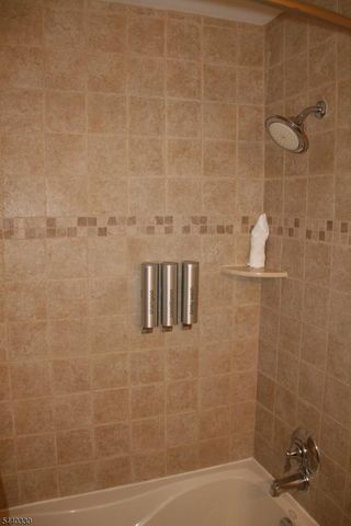 2 Chamonix Dr 402, Vernon Twp., NJ 07462
