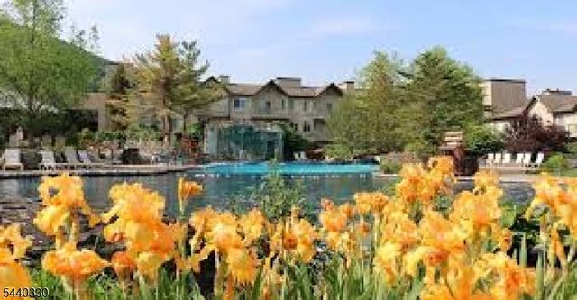 2 Chamonix Dr 402, Vernon Twp., NJ 07462