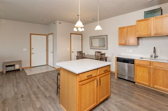 1805 SW White Birch Circle 6, Ankeny, IA 50023