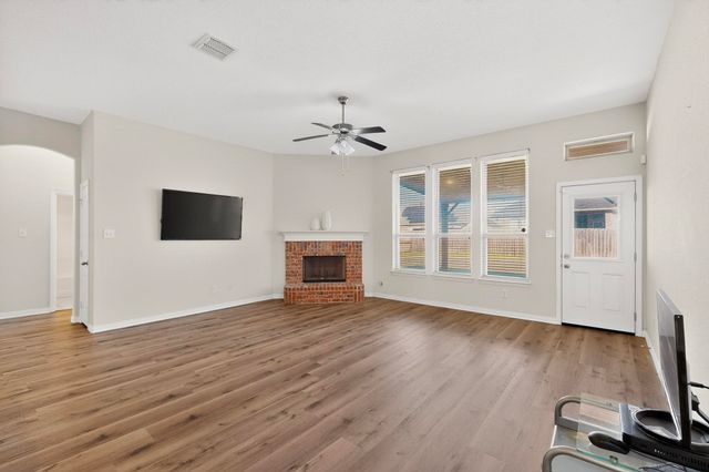 1605 Weeping Willow Lane, Arlington, TX 76002