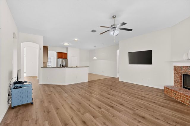 1605 Weeping Willow Lane, Arlington, TX 76002