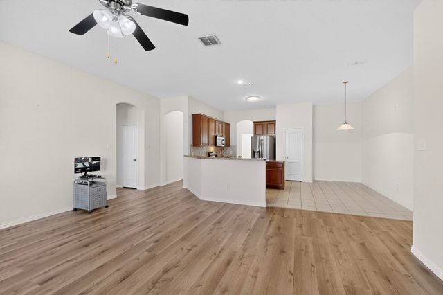 1605 Weeping Willow Lane, Arlington, TX 76002