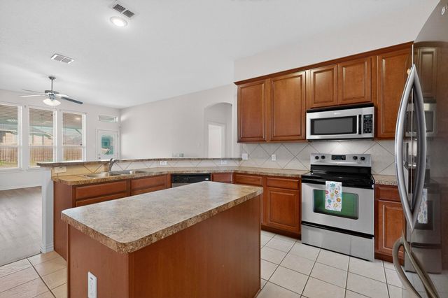 1605 Weeping Willow Lane, Arlington, TX 76002