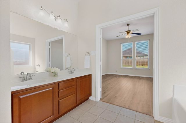 1605 Weeping Willow Lane, Arlington, TX 76002