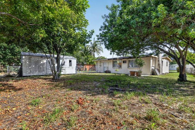 189 Morgans Way, Palm Springs, FL 33461