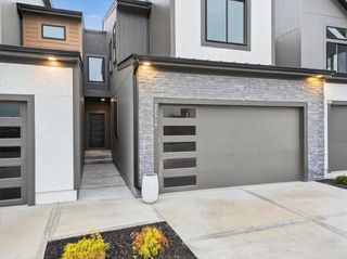 9305 Aminda Street, Lenexa, KS 66227