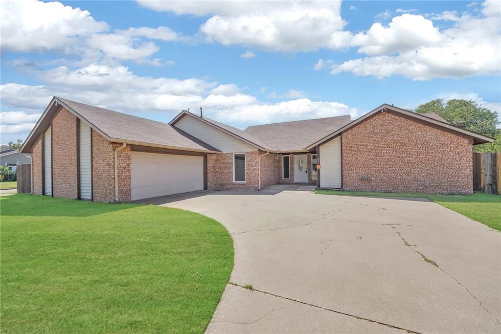 801 Rosehaven Drive, Altus, OK 73521