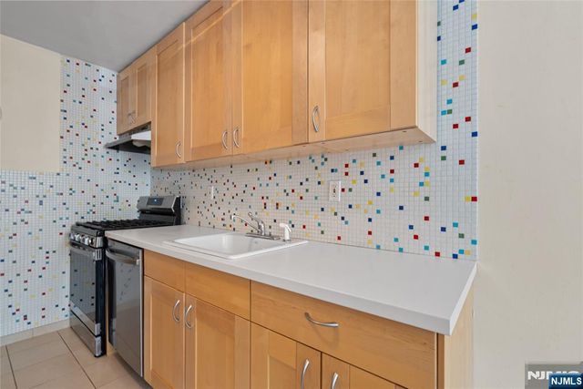 926 Bloomfield 1K, Glen Ridge, NJ 07028