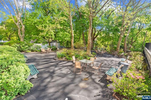 926 Bloomfield 1K, Glen Ridge, NJ 07028